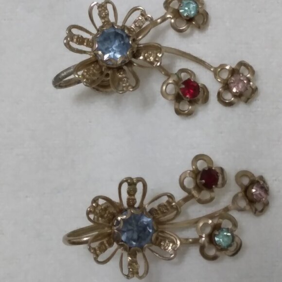 Vintage 1940's Multicolor Rhinestone Flower Screw-on Earrings - Picture 4 of 9